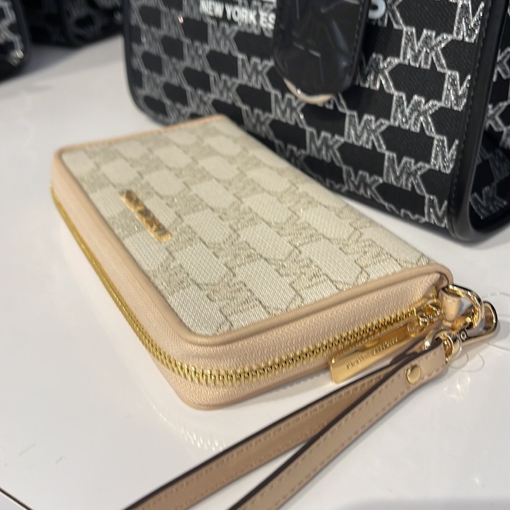 Michael Kors Jet Set Travel Large Phone Case Wristlet Wallet MK Natural Multi - Picture 12 of 16
